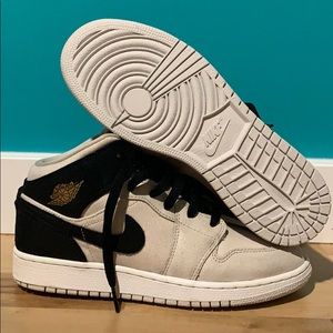 Jordan 1 mid Sz.6 GS 554725-023